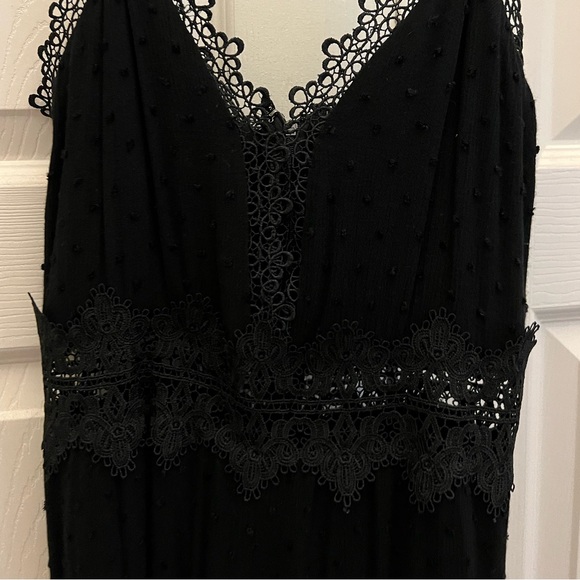 Black Lulus jumpsuit - Picture 4 of 7